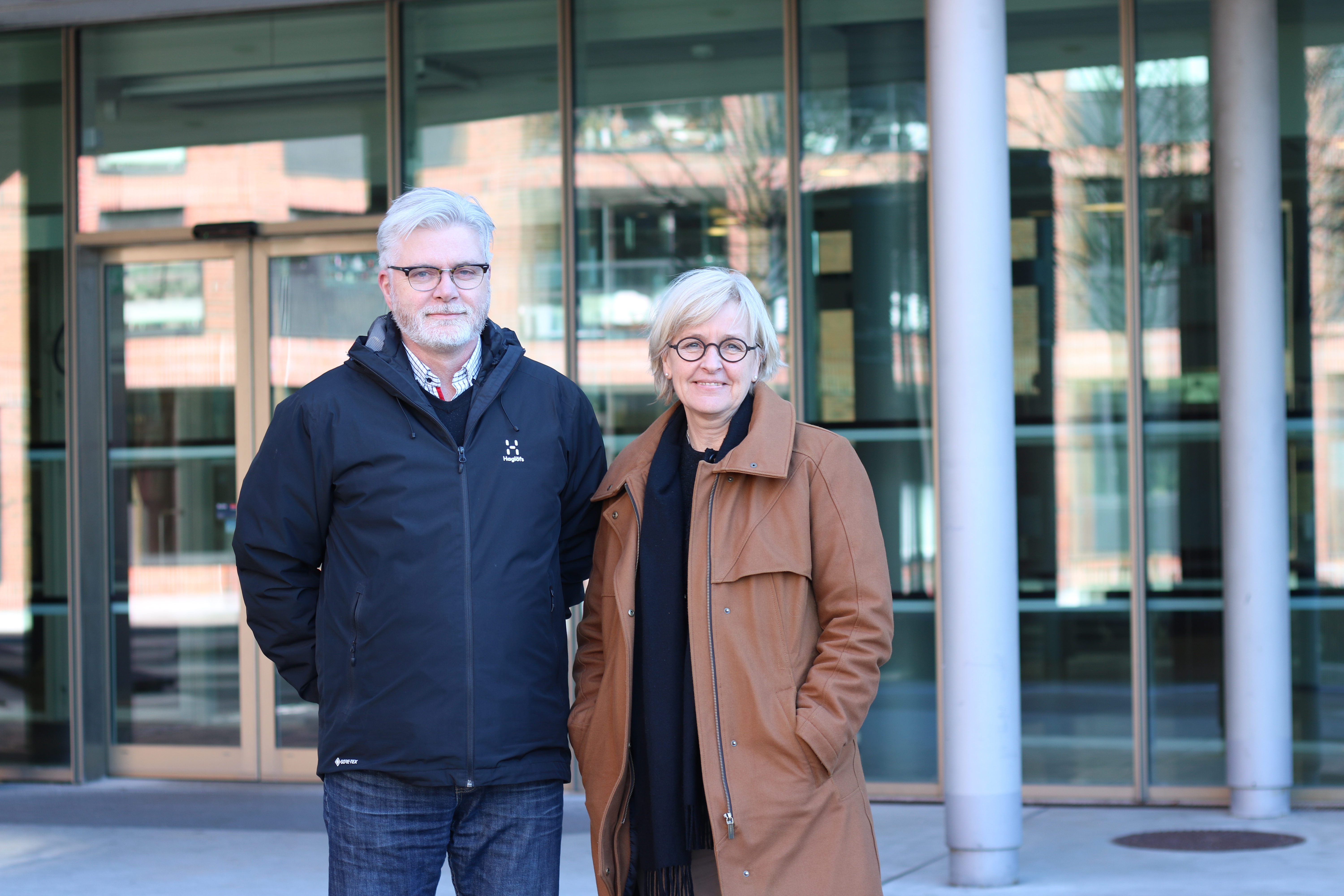 Per Alstergren, dekan f&ouml;r Odontologiska fakulteten, och Karin Melander, vd f&ouml;r Folktandv&aring;rden Sk&aring;ne.JPG